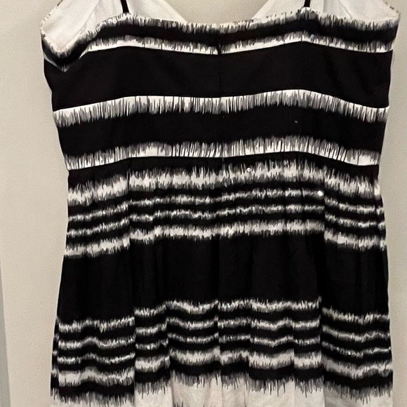 Black and white BCBG Max Aazria dress. Size 4. Perfect party dress. - Picture 4 of 8
